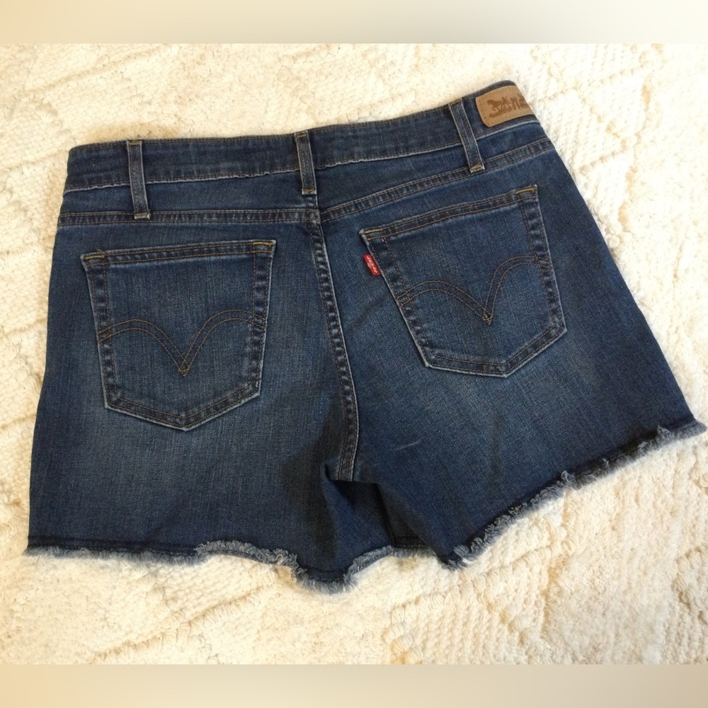 💘5xHP!💘 Levi’s | Cut Off Jean Shorts, Size 6 - Picture 5 of 16